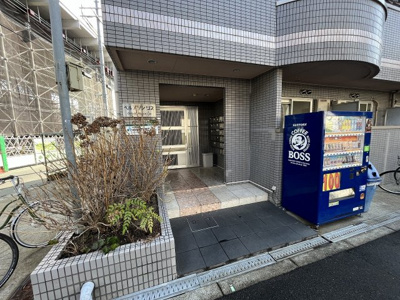 【エントランス】 | ベルメゾンリズ | 落ち着いたエントランスです