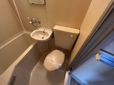 【トイレ】 | ベルメゾンリズ | こちらのリビングで趣味の時間をお楽しみください