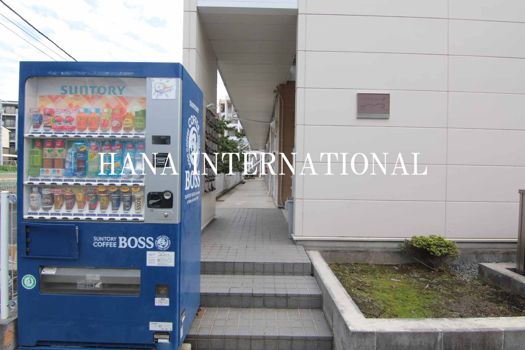 レオパレスツインスターコートⅠのエントランス