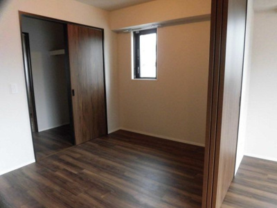 【洋室】 | レーベンはりまや橋ＭＩＤＣＯＵＲＴ | 南側5.3帖洋室