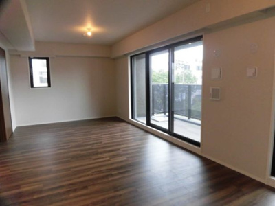 【居間・リビング】 | レーベンはりまや橋ＭＩＤＣＯＵＲＴ | 南面リビング＆バルコニー