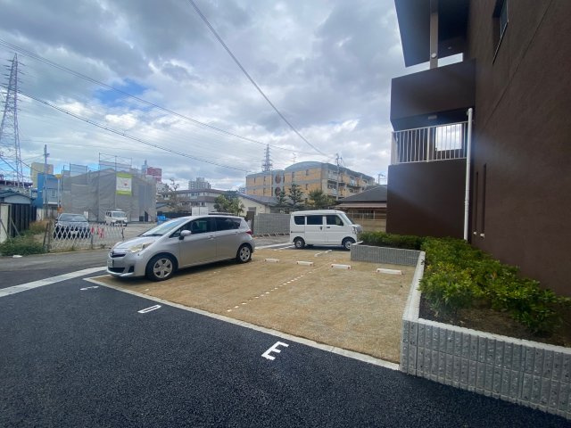 イデアルMIYAの駐車場