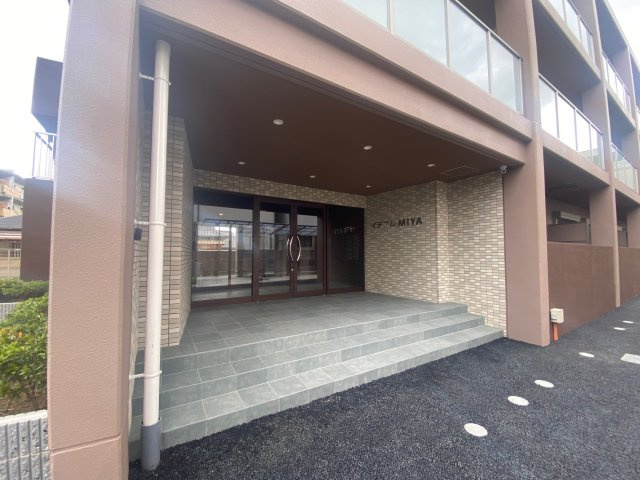 イデアルMIYAのエントランス