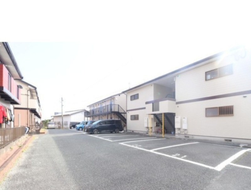 ロイヤルハイツB棟の駐車場
