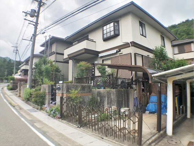 ◆平成４年パナホーム施工の軽量鉄骨造４ＬＤＫ◆南向きで間口が広く陽当たり良好◆亀岡市畑野町千ケ畑高橋の外観|外観