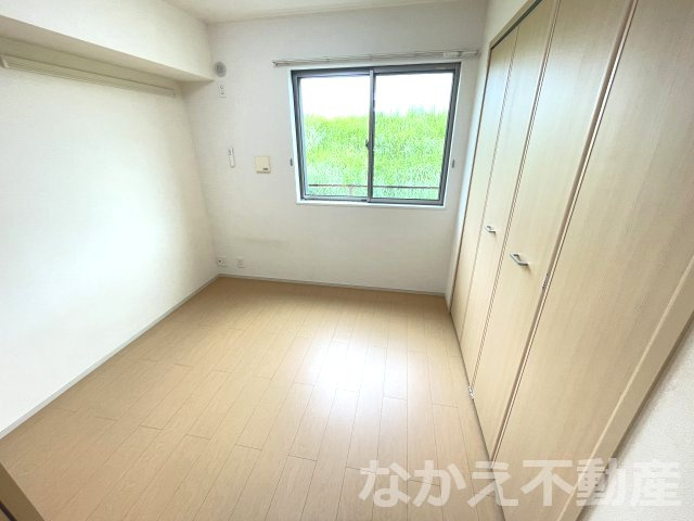 【寝室】 | 広くて明るい寝室