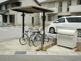 【その他共用部分】 | 屋根付き駐輪場です