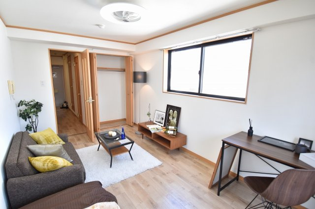 ドゥエリング上汐の居間・リビング