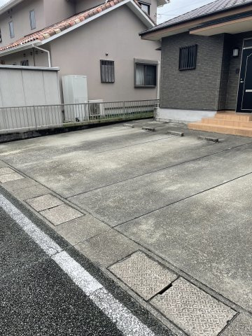 ピオネの駐車場