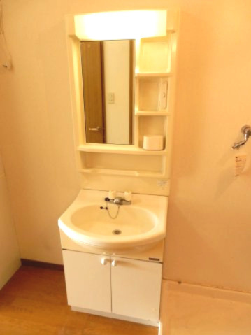 プラージュKの独立洗面台|別部屋の写真を引用しております。