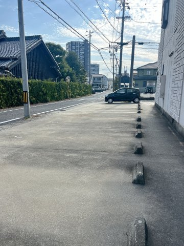 プラージュKの駐車場