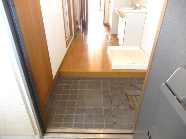 プラージュKの玄関|別部屋の写真を引用しております。