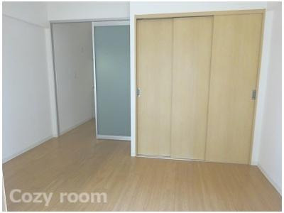 【洋室】 | アールエスフラッツ | 東向きで明るい洋室です。