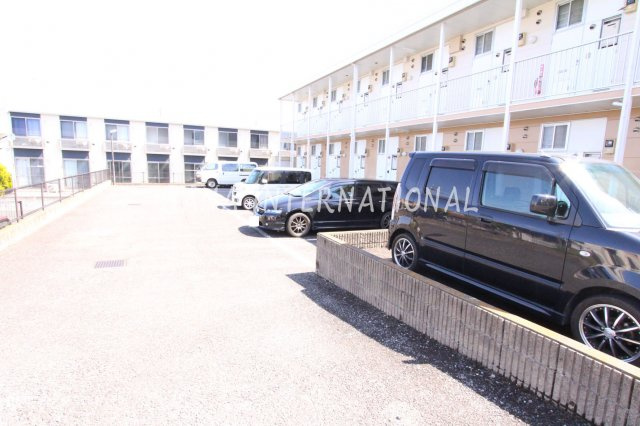 レオパレスエスペランサＢの駐車場