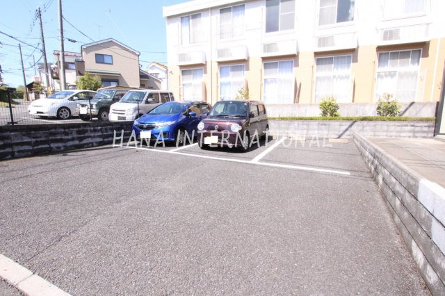 レオパレスエスペランサＣの駐車場