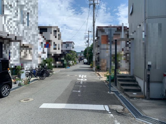 【前面道路含む現地写真】