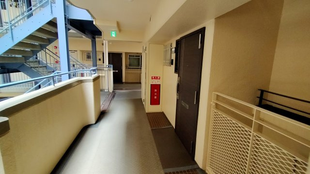 シャトー・サンパークスクエアのその他共用部分|玄関前通路です。。