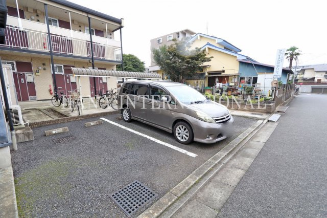 レオパレスカンタービレの駐車場
