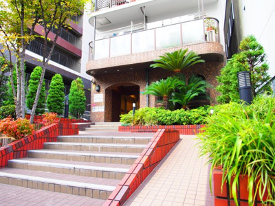 【エントランス】 | 進和難波ハイライフ | ☆即日内覧可能・複数件内覧可能・他社様広告物件内覧可・未公開物件情報多数☆
お気軽にお問合せ下さい♪