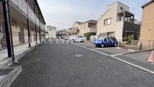 レオパレスサンライズ上沢の駐車場