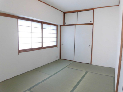 【居間・リビング】 | サンサーラ翁 | 綺麗な畳の和室のお部屋です