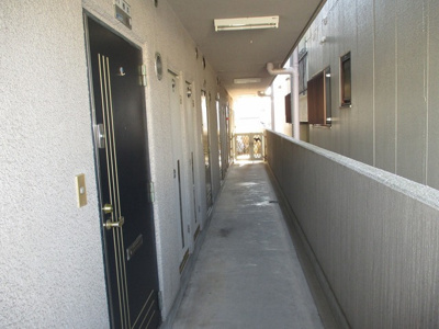 【その他共用部分】 | サンサーラ翁 | 共用廊下です