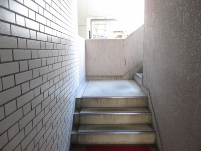 【その他共用部分】 | サンサーラ翁 | 共用階段です