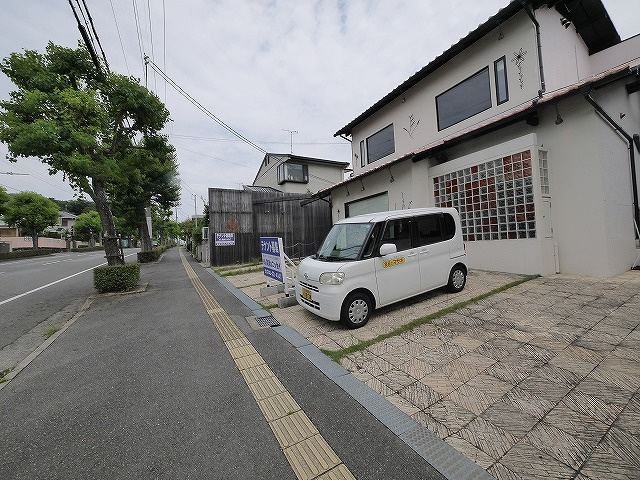 真弓３丁目店舗の駐車場