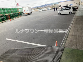 【駐車場】