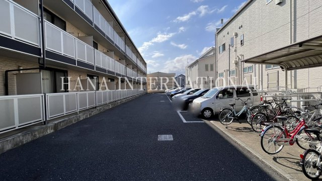 レオパレスクレスト川越の駐車場