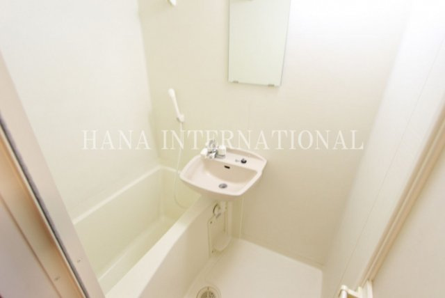 レオパレスクレスト川越の浴室