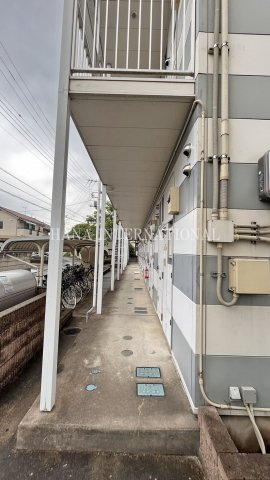 レオパレスエムロードのエントランス