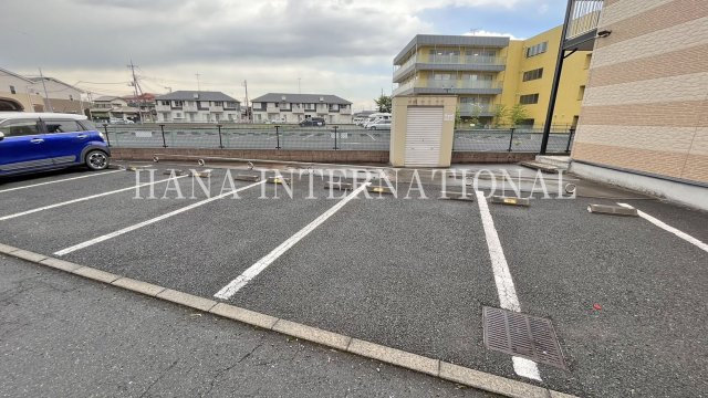 レオパレスバンリュハウスの駐車場