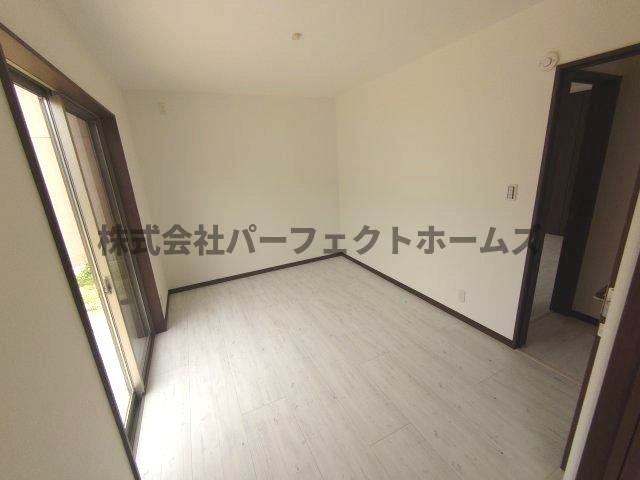 須山町平屋　　賃貸の居間・リビング|ゆったりとした居間です