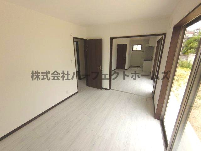 須山町平屋　　賃貸の居間・リビング|こちらのリビングで趣味の時間をお楽しみください