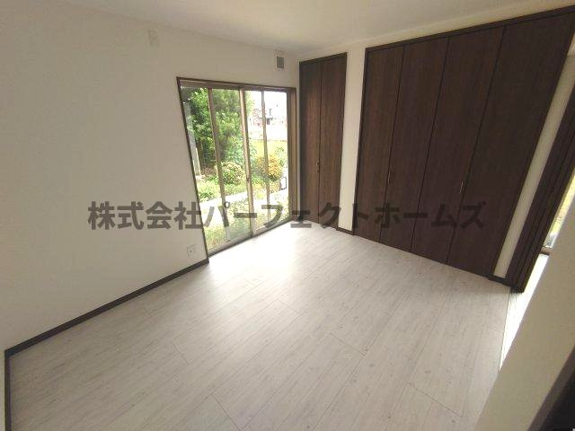須山町平屋　　賃貸の洋室|落ち着いた色調の洋室です