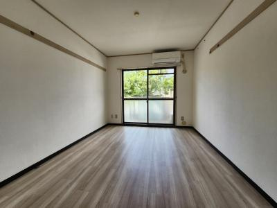 エントピア嵯峨の洋室