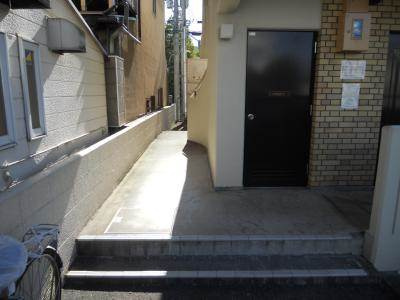 エントピア嵯峨のエントランス