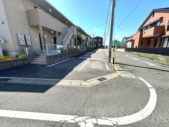 Solis Bの駐車場