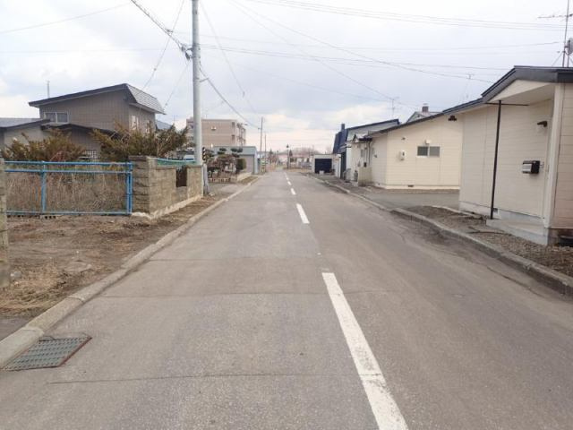 網走郡大空町女満別西５条３丁目１番２１号　古家付売地の前面道路含む現地写真