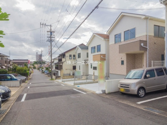 【前面道路含む現地写真】