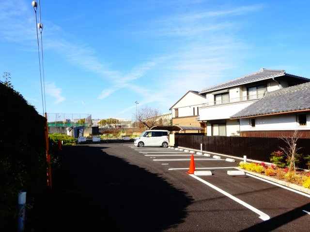 YU参番館の駐車場