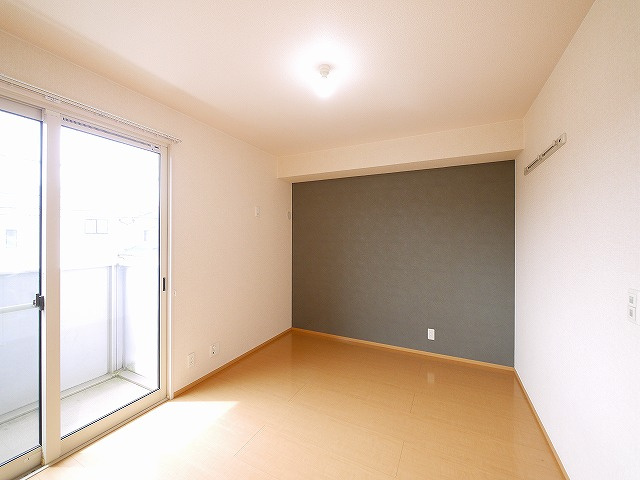 グランシャリオⅠの洋室|明るい洋室です