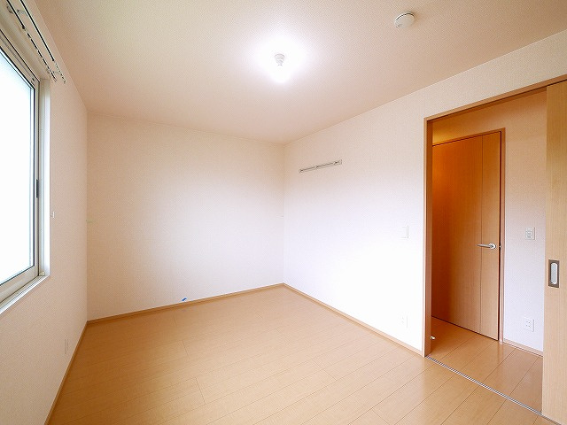 グランシャリオⅠの洋室|落ち着いた色調の洋室です