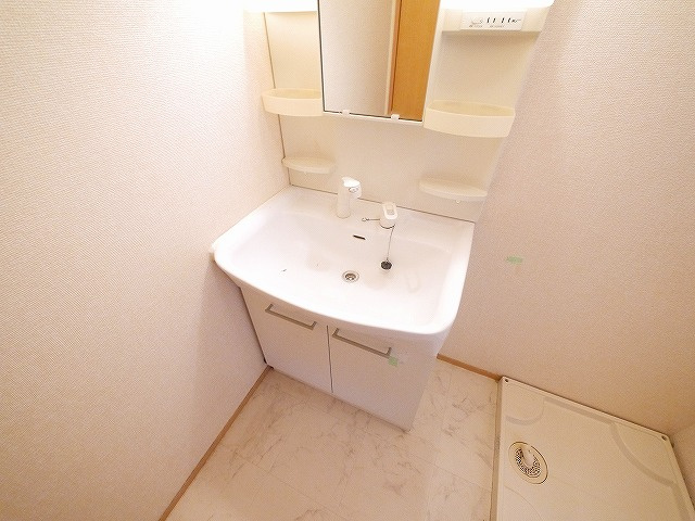 グランシャリオⅠの洗面所|スペースが確保できる洗面所です