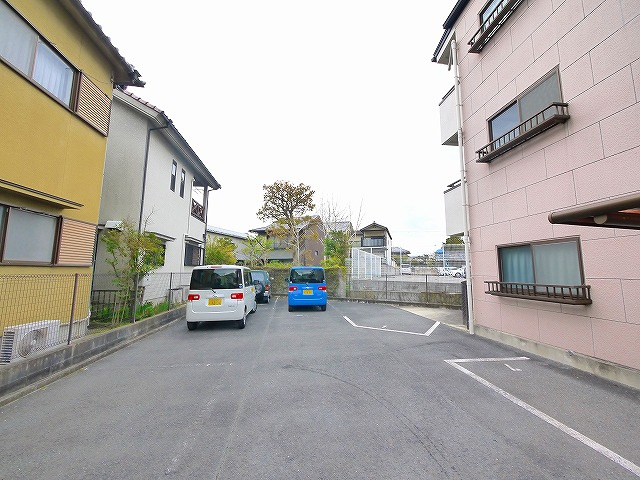 ヴィルドミール佐保川の駐車場