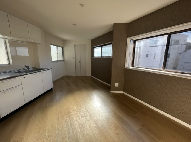 城東区中浜倉庫付住宅の居間・リビング