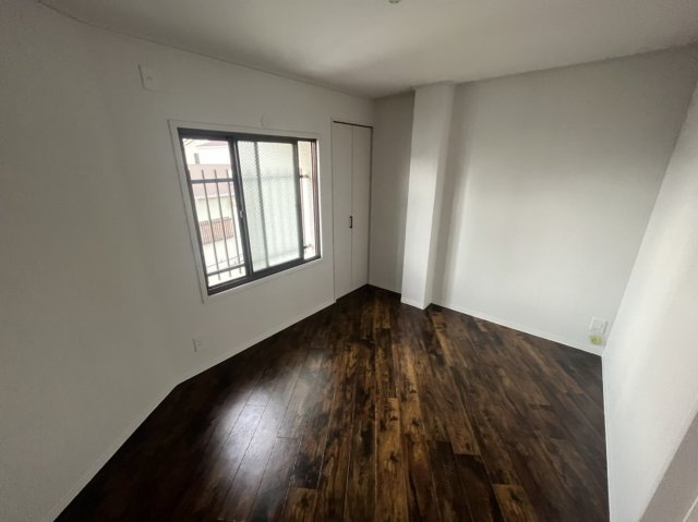 城東区中浜倉庫付住宅の洋室