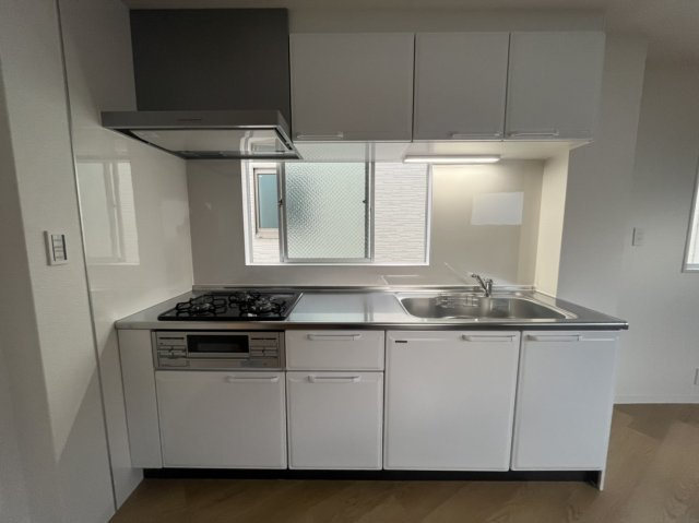 城東区中浜倉庫付住宅のキッチン