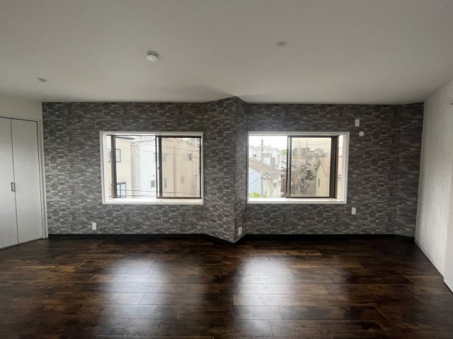 城東区中浜倉庫付住宅の居間・リビング